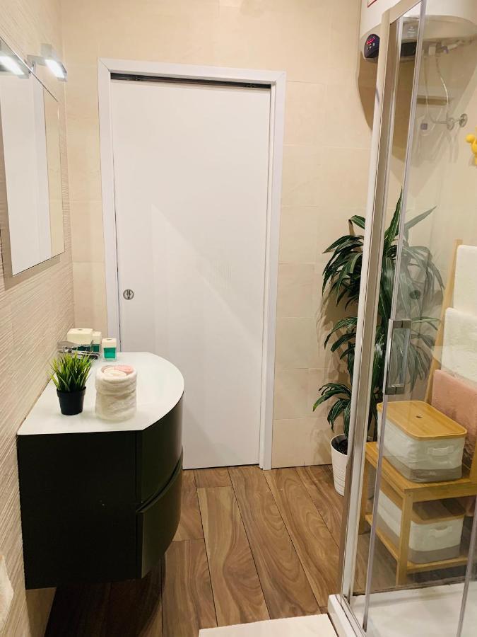 ליבורנו Un Condominio In Centro Only Women מראה חיצוני תמונה