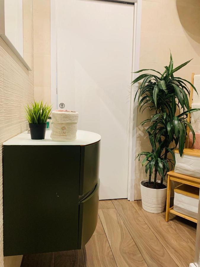 ליבורנו Un Condominio In Centro Only Women מראה חיצוני תמונה