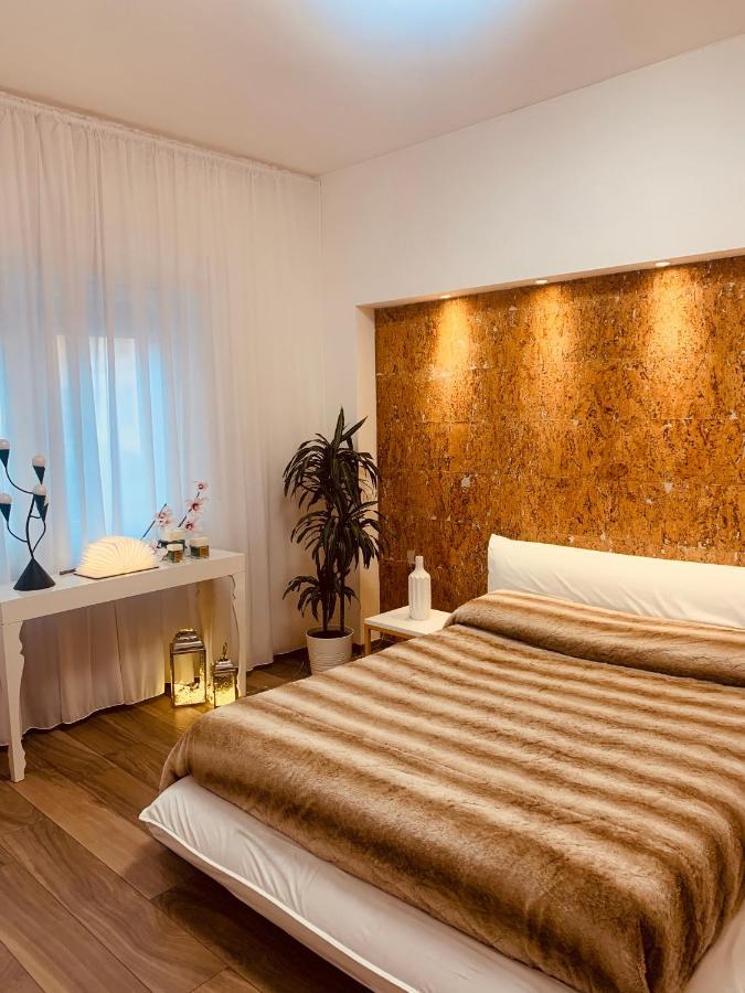 ליבורנו Un Condominio In Centro Only Women מראה חיצוני תמונה
